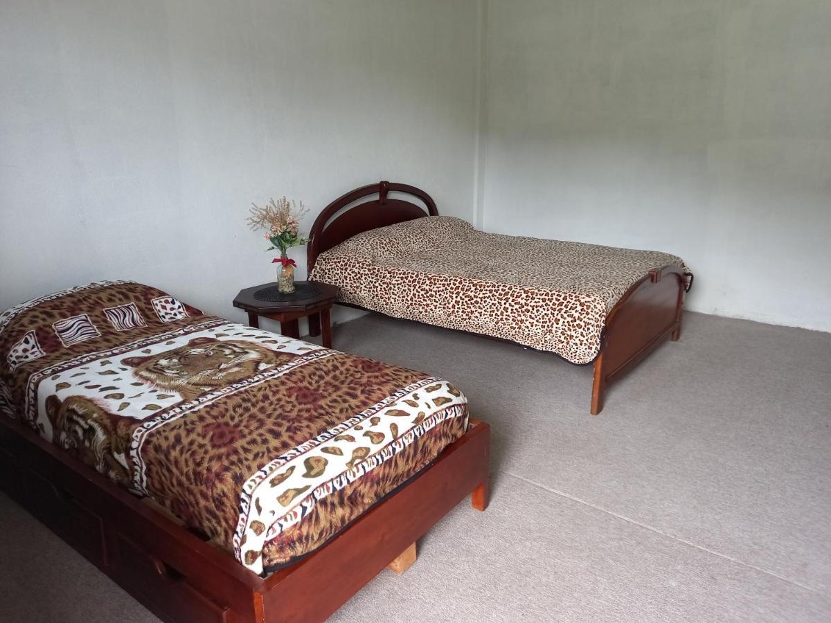 Montano Camping & Hostel บาญอส ภายนอก รูปภาพ