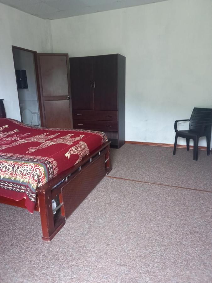 Montano Camping & Hostel บาญอส ภายนอก รูปภาพ