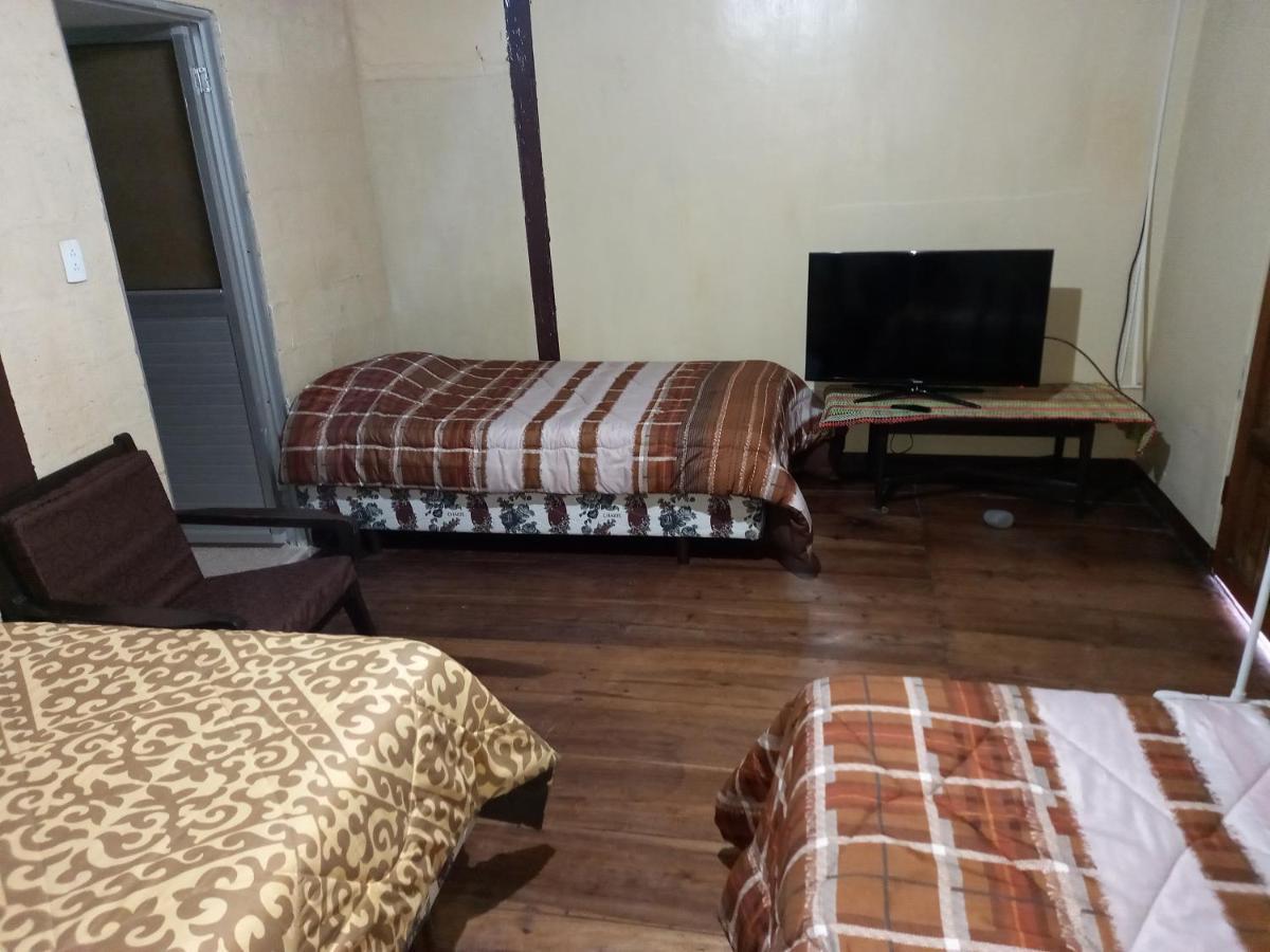 Montano Camping & Hostel บาญอส ภายนอก รูปภาพ