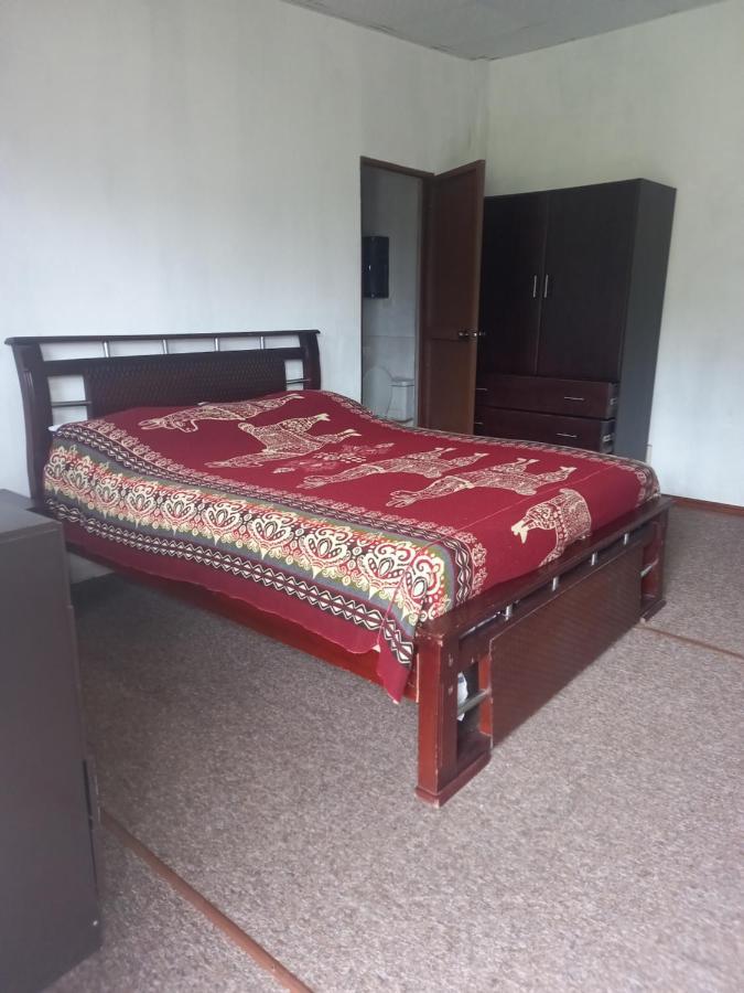 Montano Camping & Hostel บาญอส ภายนอก รูปภาพ