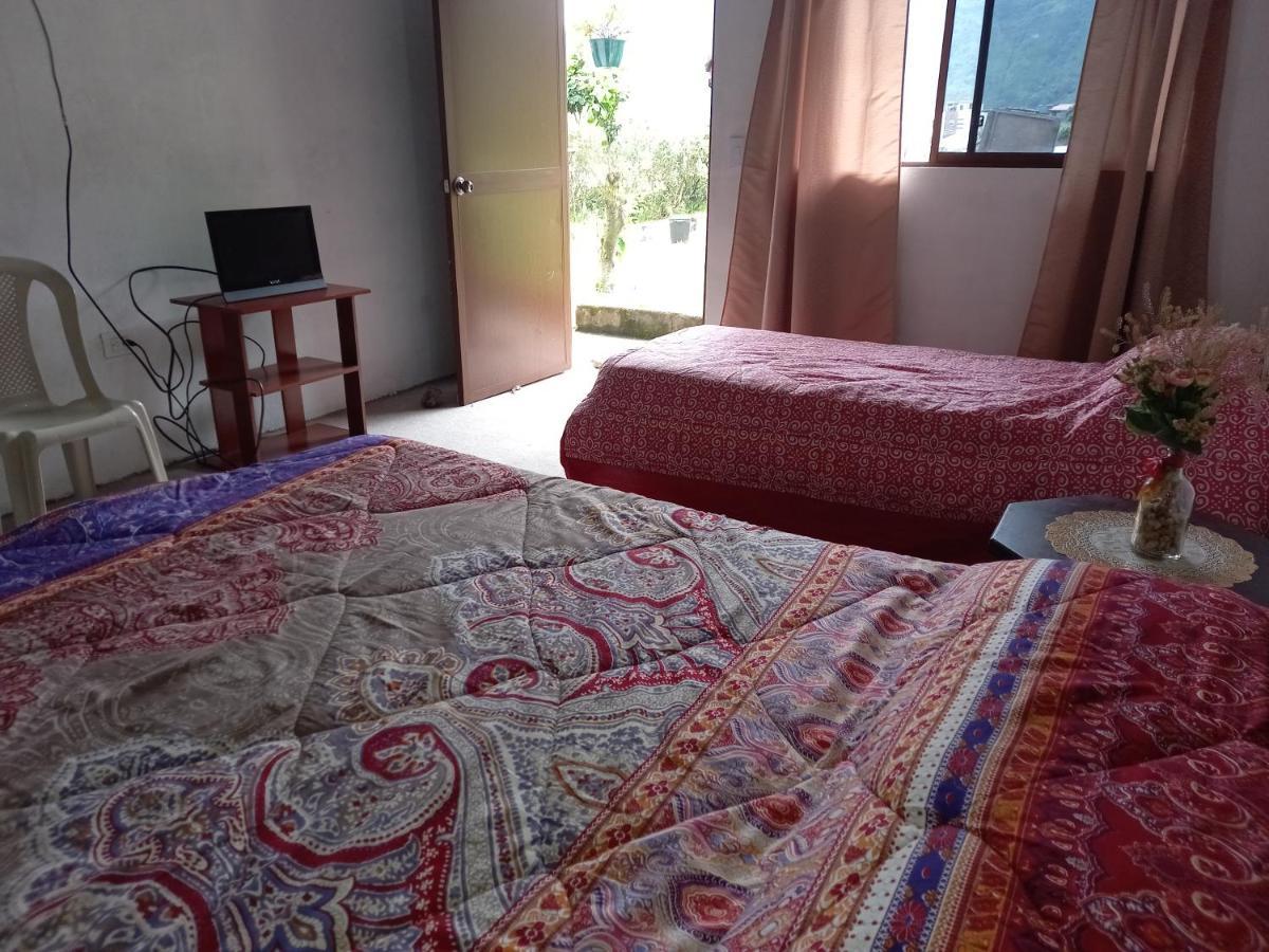 Montano Camping & Hostel บาญอส ภายนอก รูปภาพ