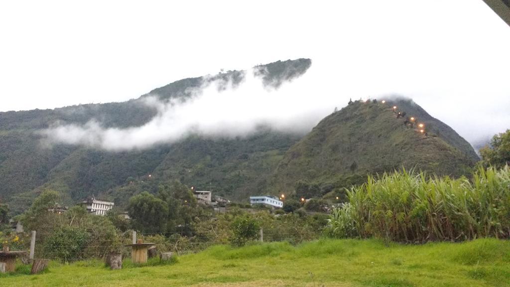 Montano Camping & Hostel บาญอส ภายนอก รูปภาพ
