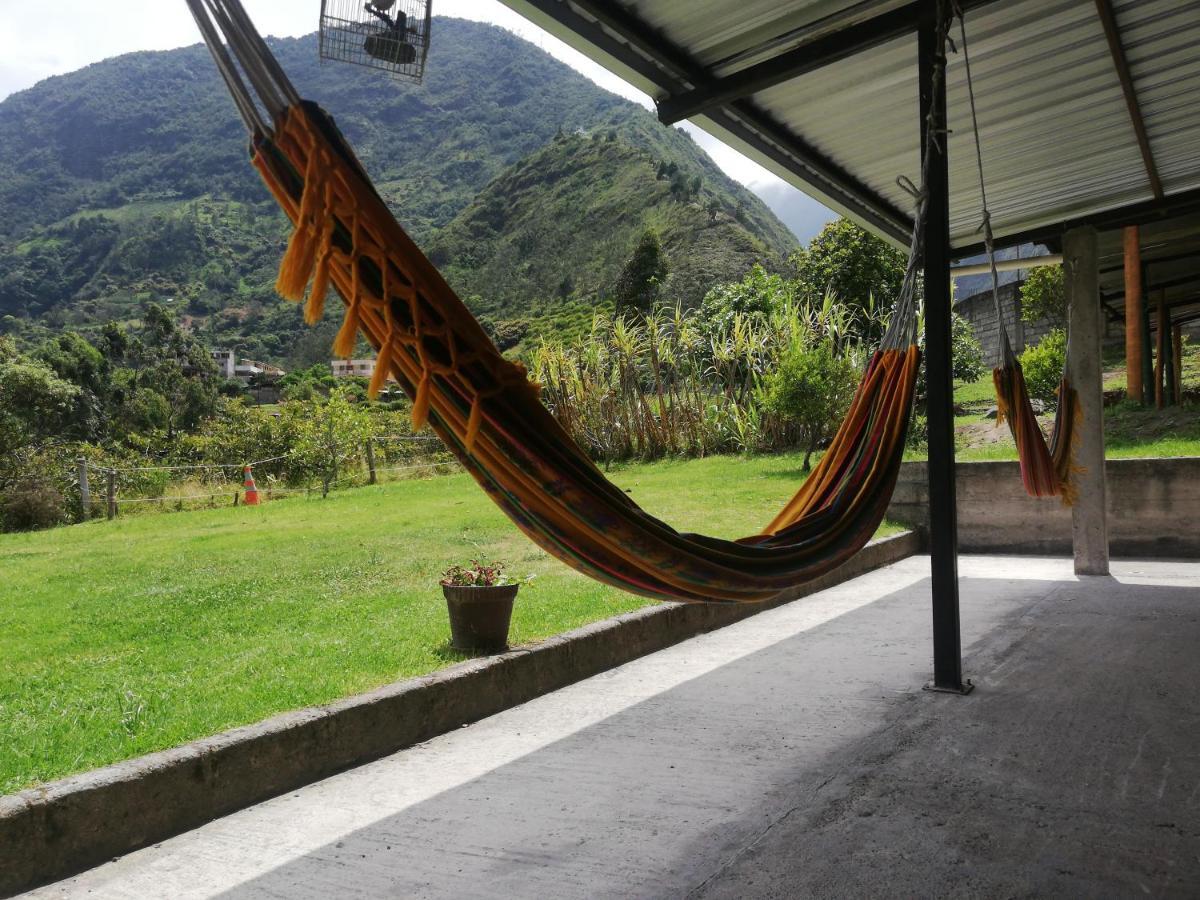Montano Camping & Hostel บาญอส ภายนอก รูปภาพ