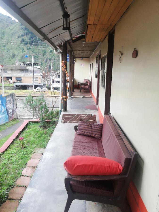 Montano Camping & Hostel บาญอส ภายนอก รูปภาพ